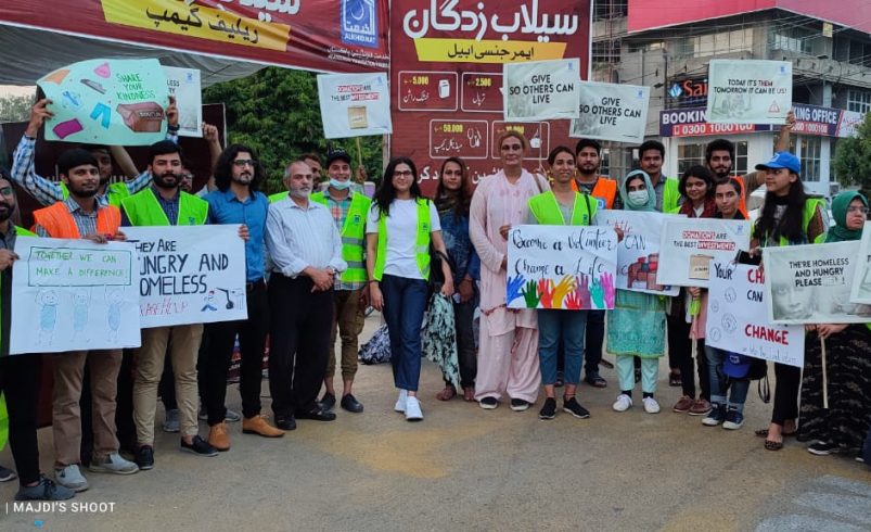 Transgenders shoulder to shoulder with Alkhidmat in relief activities